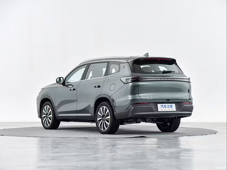 Новейший кроссовер Chery c 360 л.с., расходом 3,2 л/100 км и отличным оснащением — всего 13,8 тыс. долларов. Представлен Chery Fulwin T8