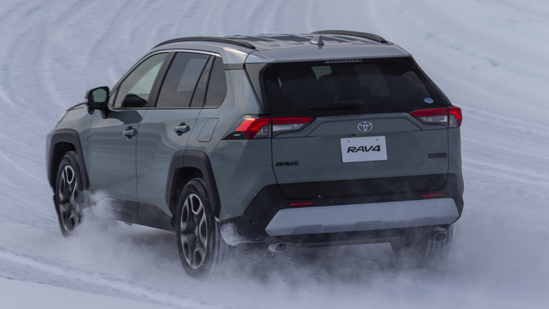 «Параллельный» Toyota RAV4 оказался дешевле официальных «китайцев». Цены на новые Toyota RAV4 в России стартуют от 3 млн рублей