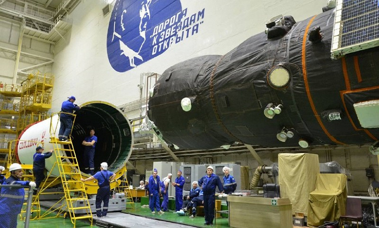 «Прогрессу МС-30» провели авторский осмотр и накатку головного обтекателя