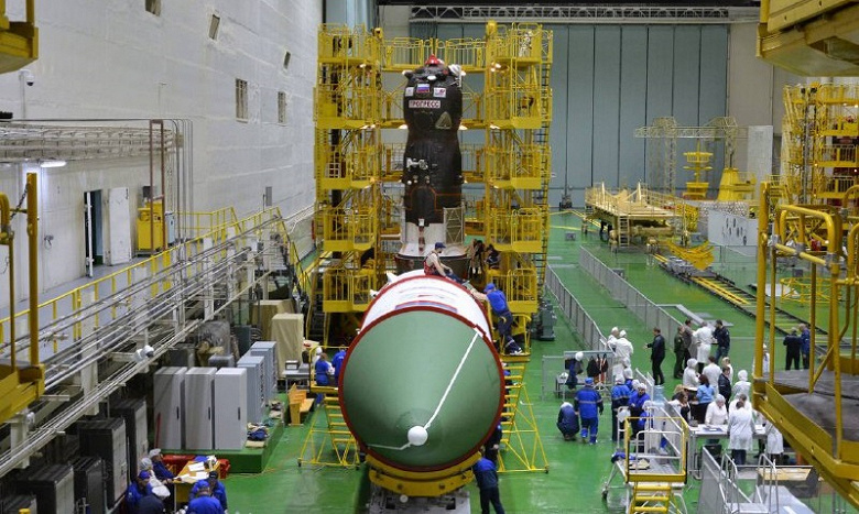 «Прогрессу МС-30» провели авторский осмотр и накатку головного обтекателя