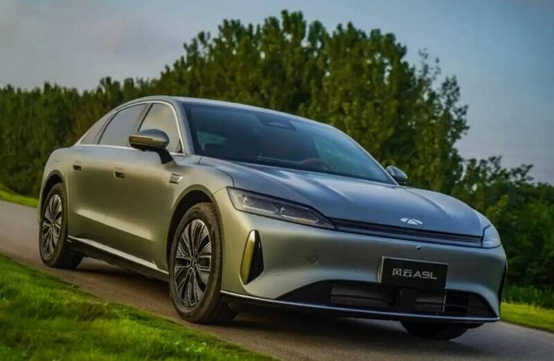 Дешёвая замена Toyota Camry с запасом хода более 2000 км не могла не стать хитом: на флагманский 5-метровый седан Chery Fulwin A9L оформлено более 50 000 заказов