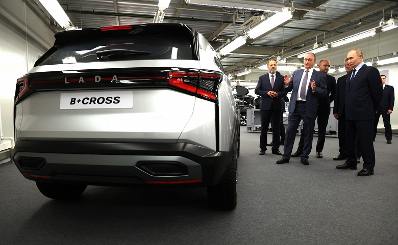 «Это будущее АвтоВАЗа». Новые подробности о кроссовере на базе Lada Vesta от главы пресс-службы автогиганта
