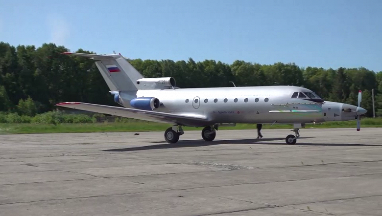 Старый Як-40 с новым турбовинтовым двигателем ВК-800 выполнил первые пробежки и подлёты. В будущем этот двигатель получат сразу три новых российских самолета