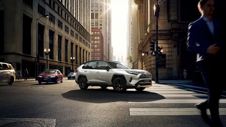 Toyota RAV4 опередил бестселлеры Ford F-150 в США и Tesla Model Y во всём мире. Это самый продаваемый автомобиль