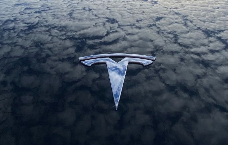 Подростка завалили на экзамене по вождению из-за стандартной функции Tesla