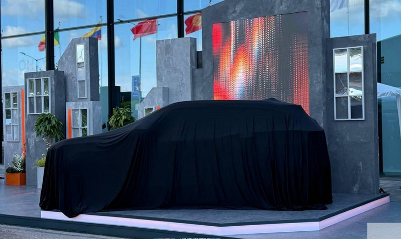 АвтоВАЗ готовится представить новинки на ПМЭФ-2025 сегодня, 18 июня. Неизвестные машины заметили перед началом выставки