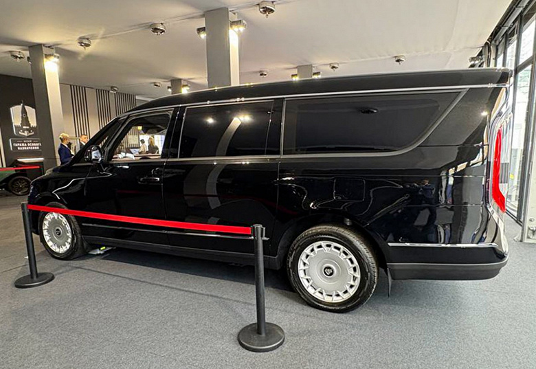 Так выглядит единственный люксовый российский минивэн: Aurus Arsenal в VIP-комплектации впервые показали внутри