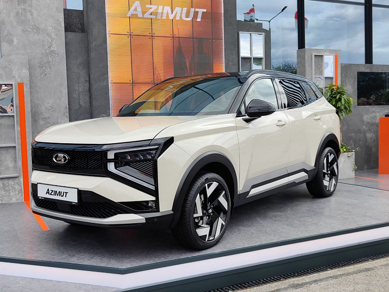 Первый кроссовер АвтоВАЗа — Lada Azimut — не получит полный привод, зато на выбор предложат три варианта двигателя