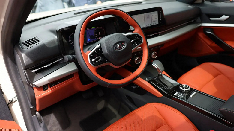 Lada Azimut — во многом первый. Новейший кроссовер АвтоВАЗа получит голосовое управление через GigaChat и мультимедийную платформу на базе решений Сбера