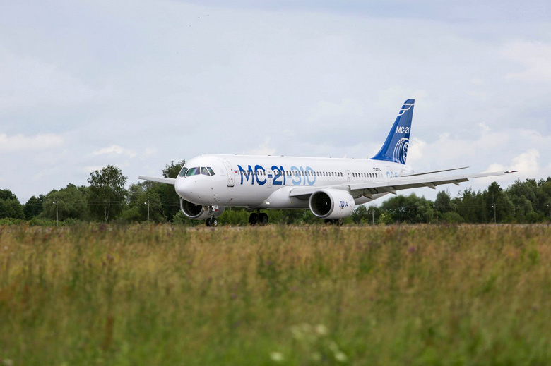 Российская замена Airbus и Boeing уже в небе: начались сертификационные испытания лайнера МС-21 с отечественными системами и двигателями ПД-14