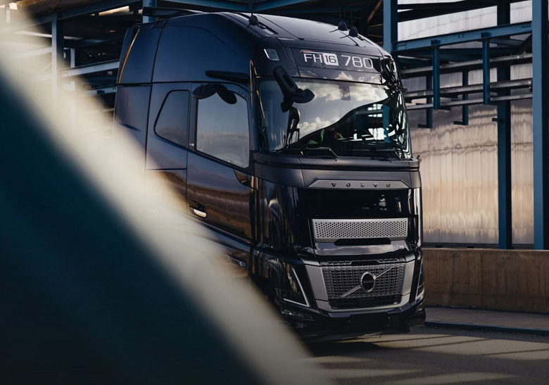 «Мы бы предпочли, чтобы на этом авто был логотип «КамАЗа». Volvo начала расследование из-за приобретённого Федерацией лыжных гонок России тягача Volvo FH16 780 XXL Aero