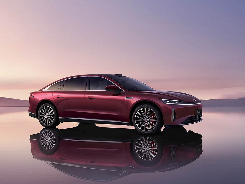 Больше Camry, мощнее Camry, роскошнее Camry — и не дороже: флагманский 5-метровый седан Chery Fulwin A9L с запасом хода более 2000 км оценили в 22 тыс. долларов