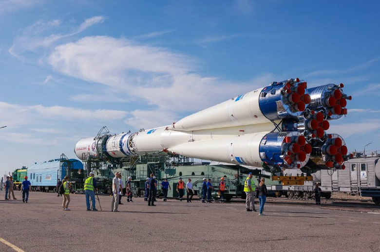Ракету с грузовиком «Прогресс МС-31» установили на стартовую площадку Байконура