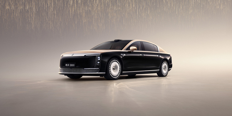Замена Mercedes-Maybach S-Class длиной почти 5,5 м с крошечным радиусом разворота 3,8 м, мощностью до 863 л.с. и новейшими технологиями. Новейшие Maextro S800 раскупают как горячие пирожки