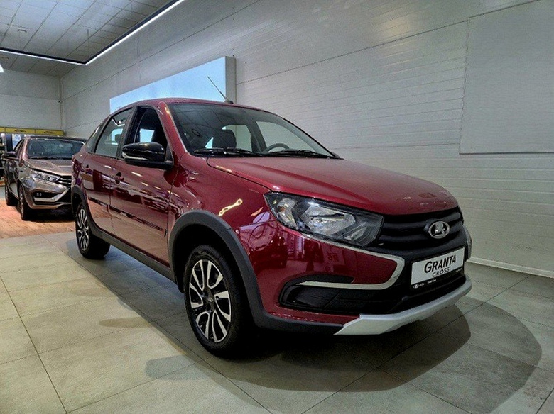 Такой «Гранты» ещё не было: Lada Granta Active Cross с клиренсом почти 200 мм появилась у дилеров в Санкт-Петербурге