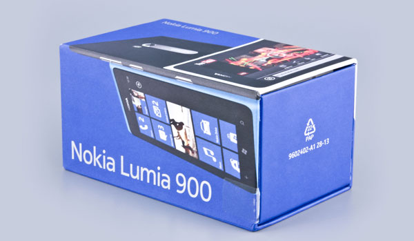 Коробка смартфона Nokia Lumia 900