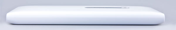 Боковая сторона смартфона Nokia Lumia 900